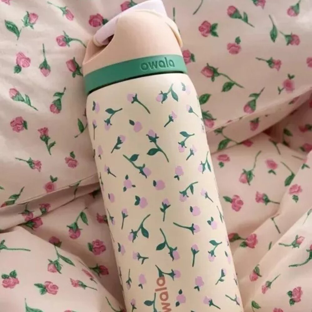 Owala UO Exclusive 32 oz Water Bottle Tea Time Rosebud - Sold Out